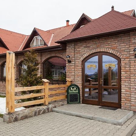 Pensiunea Laci Csarda Ernei Bagian luar foto